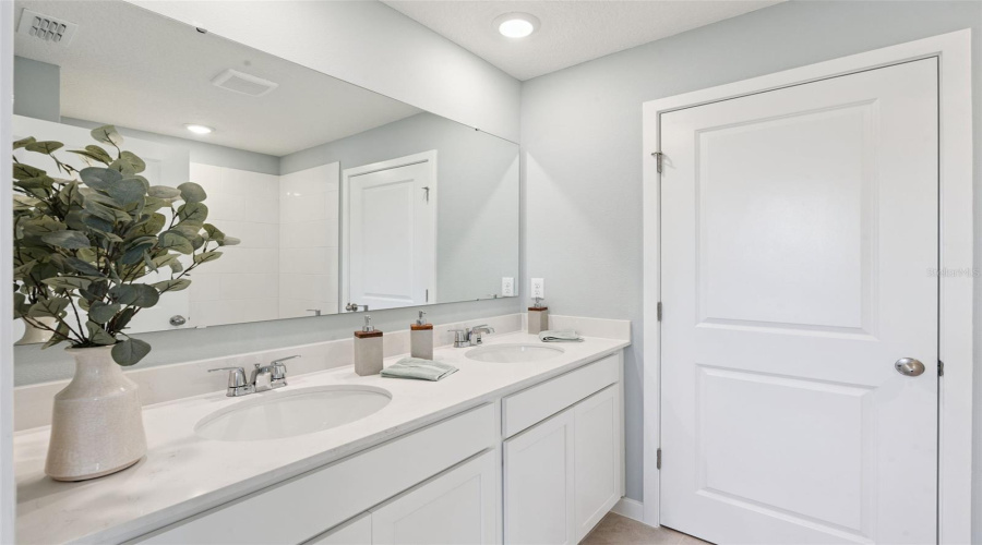 Kissimmee, Florida 34744, 3 Bedroom Bedrooms, ,2 Bathroombathrooms,Residential,For Sale,Rita,0,Mfro6426585