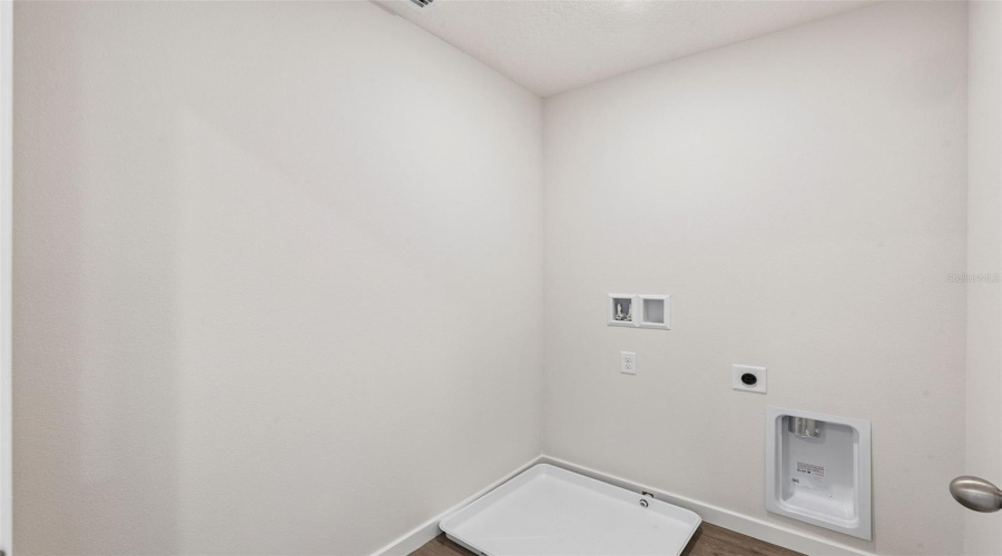 Kissimmee, Florida 34744, 3 Bedroom Bedrooms, ,2 Bathroombathrooms,Residential,For Sale,Rita,0,Mfro6426585