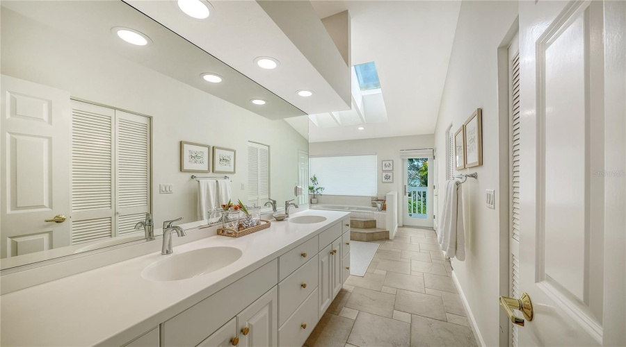 Sarasota, Florida 34236, 4 Bedroom Bedrooms, ,3 Bathroombathrooms,Residential,For Sale,Meadow Lark,0,Mfra4689563