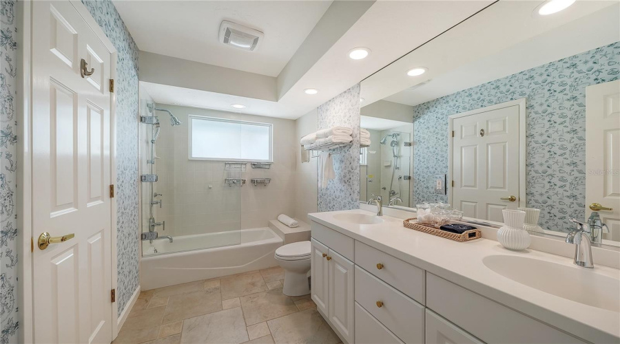 Sarasota, Florida 34236, 4 Bedroom Bedrooms, ,3 Bathroombathrooms,Residential,For Sale,Meadow Lark,0,Mfra4689563