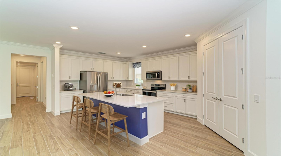 Lakewood Ranch, Florida 34211, 5 Bedroom Bedrooms, ,4 Bathroombathrooms,Residential,For Sale,Hidden Oak,0,Mfra4698344