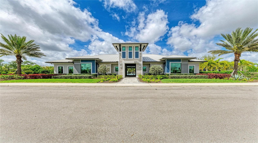 Lakewood Ranch, Florida 34211, 5 Bedroom Bedrooms, ,4 Bathroombathrooms,Residential,For Sale,Hidden Oak,0,Mfra4698344