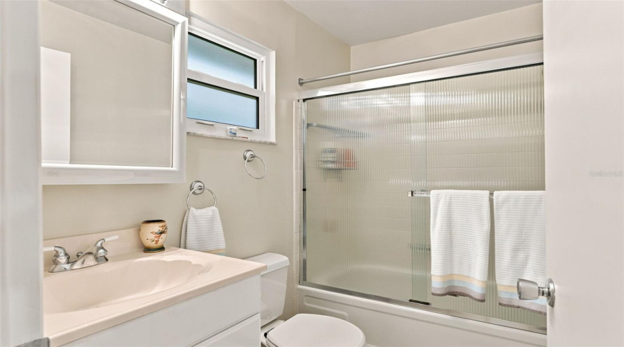 Sarasota, Florida 34231, 2 Bedroom Bedrooms, ,2 Bathroombathrooms,Residential,For Sale,Riverbluff,0,Mfra4702996