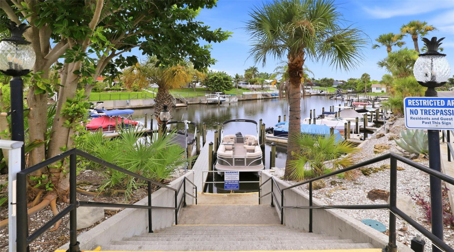 Sarasota, Florida 34231, 2 Bedroom Bedrooms, ,2 Bathroombathrooms,Residential,For Sale,Riverbluff,0,Mfra4702996