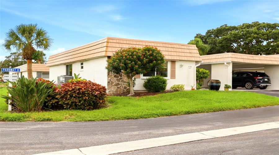 Sarasota, Florida 34231, 2 Bedroom Bedrooms, ,2 Bathroombathrooms,Residential,For Sale,Riverbluff,0,Mfra4702996