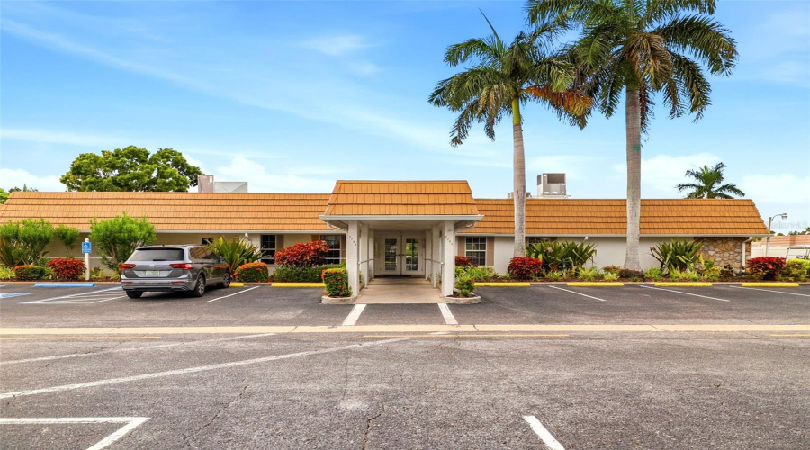 Sarasota, Florida 34231, 2 Bedroom Bedrooms, ,2 Bathroombathrooms,Residential,For Sale,Riverbluff,0,Mfra4702996