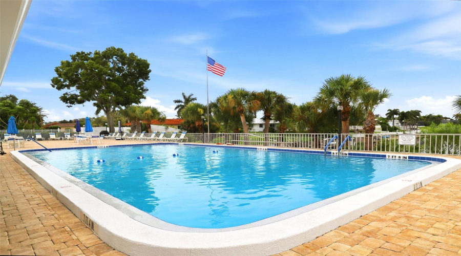 Sarasota, Florida 34231, 2 Bedroom Bedrooms, ,2 Bathroombathrooms,Residential,For Sale,Riverbluff,0,Mfra4702996