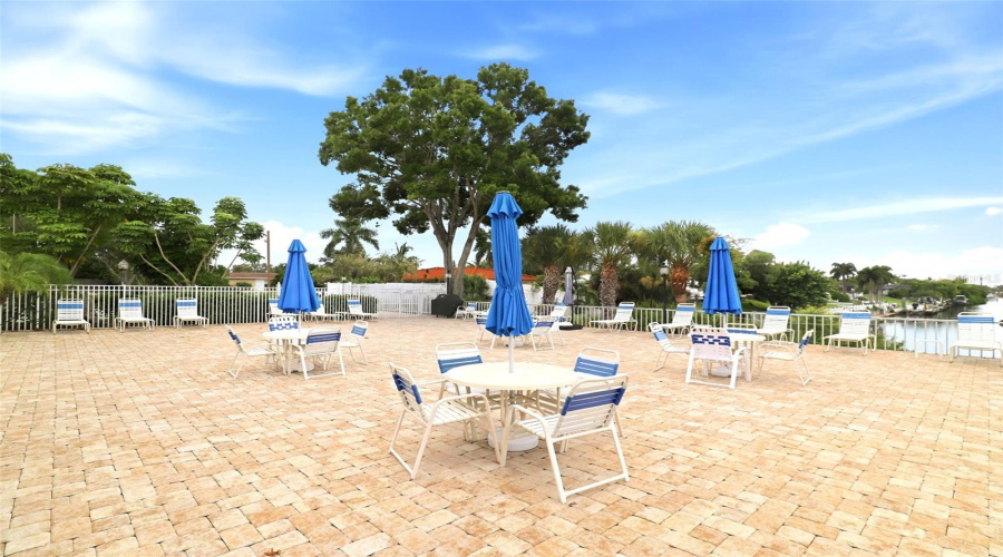 Sarasota, Florida 34231, 2 Bedroom Bedrooms, ,2 Bathroombathrooms,Residential,For Sale,Riverbluff,0,Mfra4702996