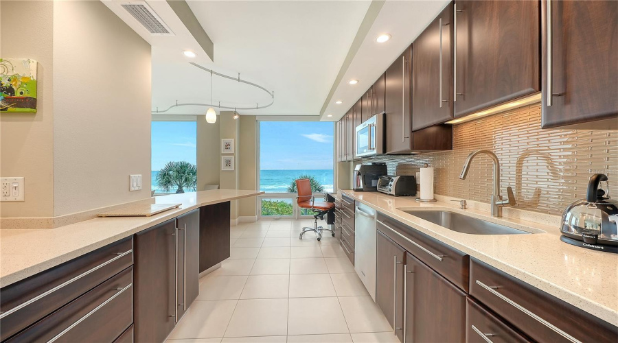 Longboat Key, Florida 34228, 2 Bedroom Bedrooms, ,2 Bathroombathrooms,Residential,For Sale,Gulf Of Mexico,0,Mfra4702400