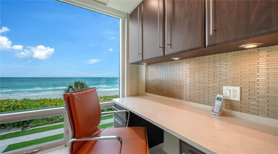 Longboat Key, Florida 34228, 2 Bedroom Bedrooms, ,2 Bathroombathrooms,Residential,For Sale,Gulf Of Mexico,0,Mfra4702400