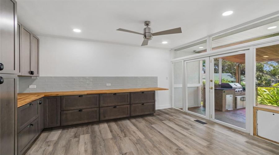 Tarpon Springs, Florida 34689, 4 Bedroom Bedrooms, ,2 Bathroombathrooms,Residential,For Sale,Bayshore,0,Mfrtb8540475