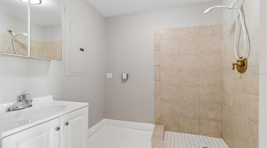 Tarpon Springs, Florida 34689, 4 Bedroom Bedrooms, ,2 Bathroombathrooms,Residential,For Sale,Bayshore,0,Mfrtb8540475