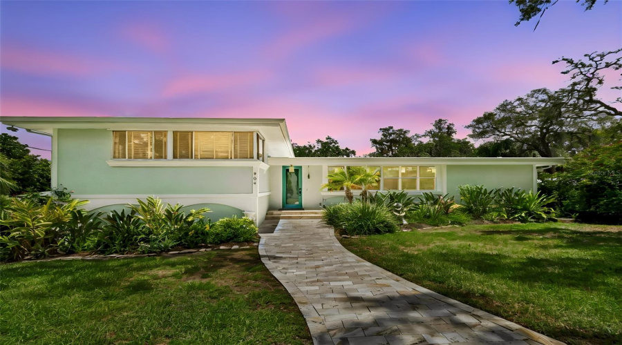 Tarpon Springs, Florida 34689, 4 Bedroom Bedrooms, ,2 Bathroombathrooms,Residential,For Sale,Bayshore,0,Mfrtb8540475