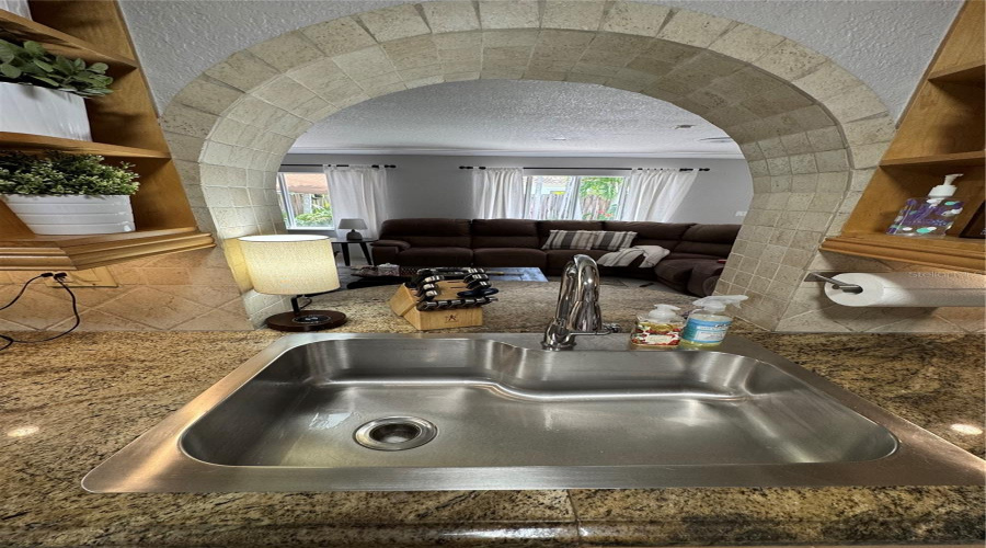 Miami Lakes, Florida 33014, 4 Bedroom Bedrooms, ,2 Bathroombathrooms,Residential,For Sale,Palmetto Palm,0,Mfrgc541672