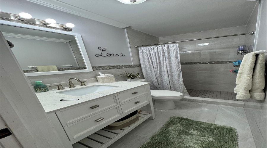 Miami Lakes, Florida 33014, 4 Bedroom Bedrooms, ,2 Bathroombathrooms,Residential,For Sale,Palmetto Palm,0,Mfrgc541672
