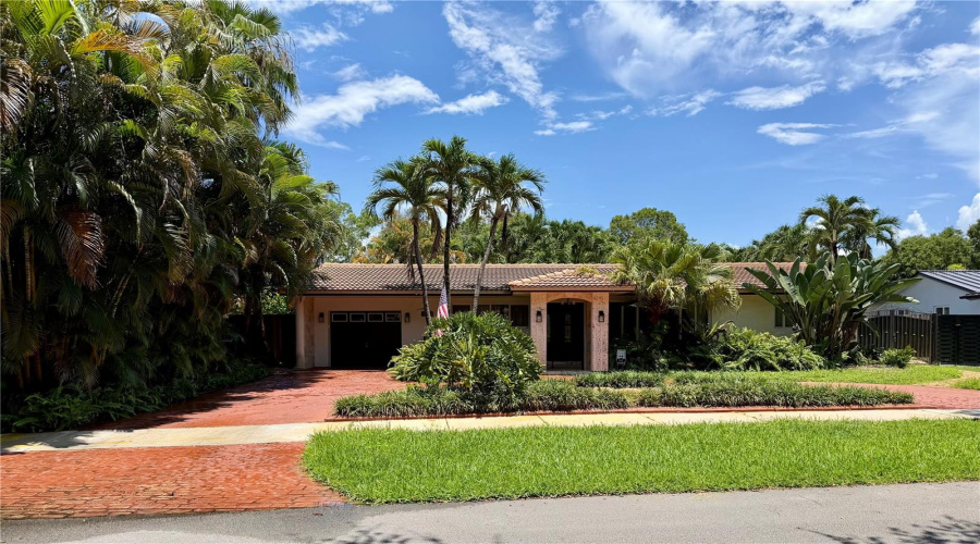 Miami Lakes, Florida 33014, 4 Bedroom Bedrooms, ,2 Bathroombathrooms,Residential,For Sale,Palmetto Palm,0,Mfrgc541672