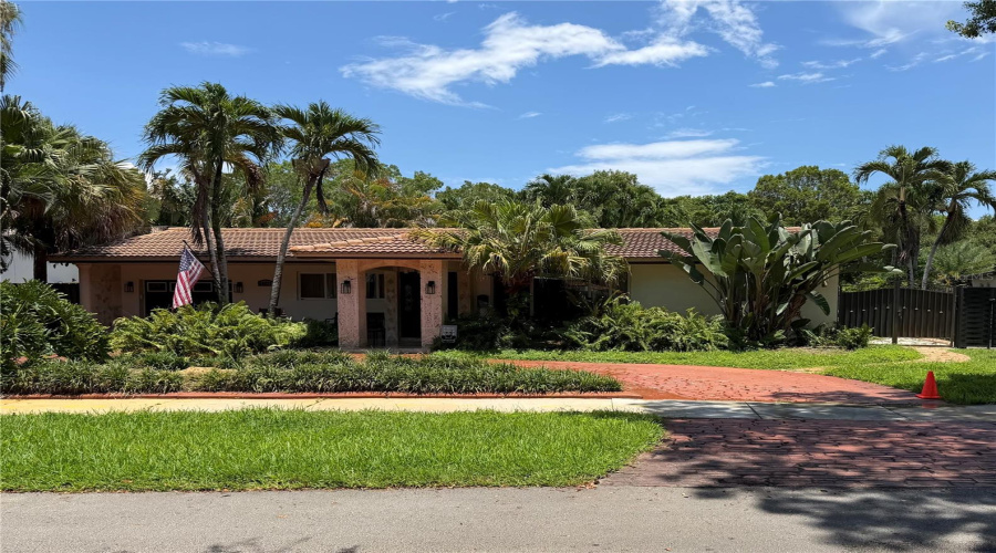 Miami Lakes, Florida 33014, 4 Bedroom Bedrooms, ,2 Bathroombathrooms,Residential,For Sale,Palmetto Palm,0,Mfrgc541672