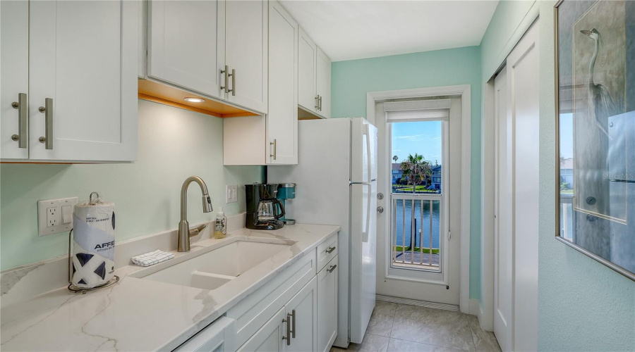Sarasota, Florida 34242, 1 Bedroom Bedrooms, ,1 Bathroombathrooms,Residential,For Sale,Blind Pass,0,Mfra4699697