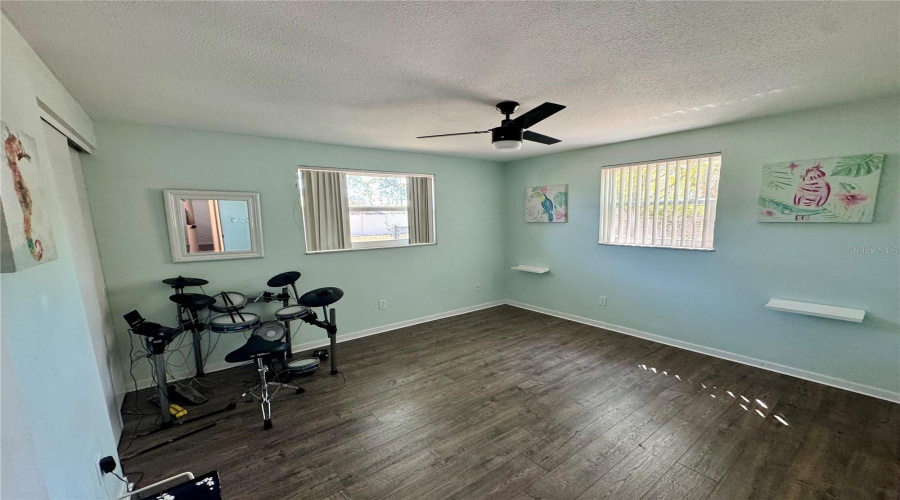 St Petersburg, Florida 33707, 3 Bedroom Bedrooms, ,1 Bathroombathrooms,Residential,For Sale,3Rd,0,Mfrtb8488997