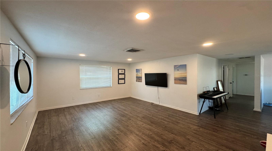St Petersburg, Florida 33707, 3 Bedroom Bedrooms, ,1 Bathroombathrooms,Residential,For Sale,3Rd,0,Mfrtb8488997