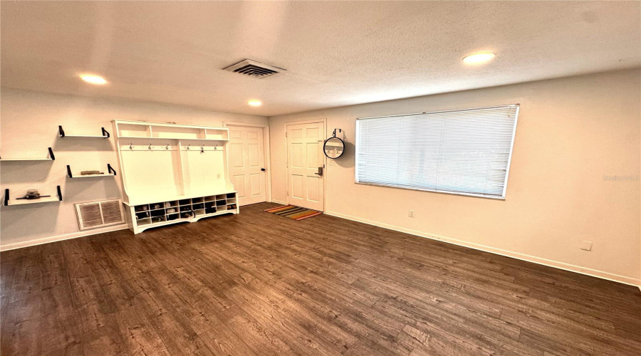 St Petersburg, Florida 33707, 3 Bedroom Bedrooms, ,1 Bathroombathrooms,Residential,For Sale,3Rd,0,Mfrtb8488997