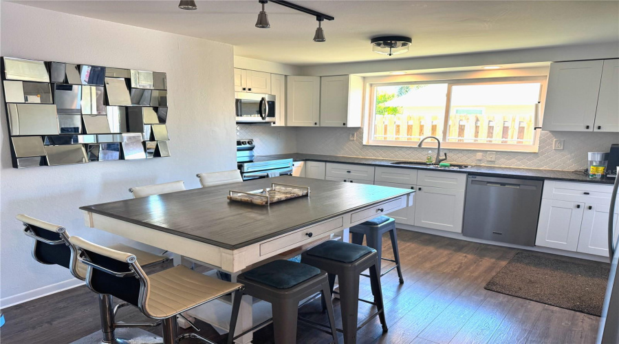 St Petersburg, Florida 33707, 3 Bedroom Bedrooms, ,1 Bathroombathrooms,Residential,For Sale,3Rd,0,Mfrtb8488997