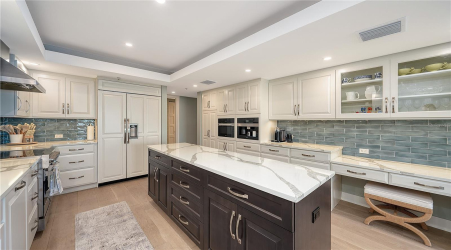 Longboat Key, Florida 34228, 3 Bedroom Bedrooms, ,3 Bathroombathrooms,Residential,For Sale,Harbourside,0,Mfra4685398