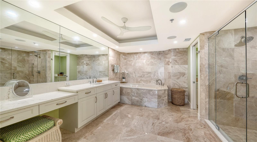 Longboat Key, Florida 34228, 3 Bedroom Bedrooms, ,3 Bathroombathrooms,Residential,For Sale,Harbourside,0,Mfra4685398