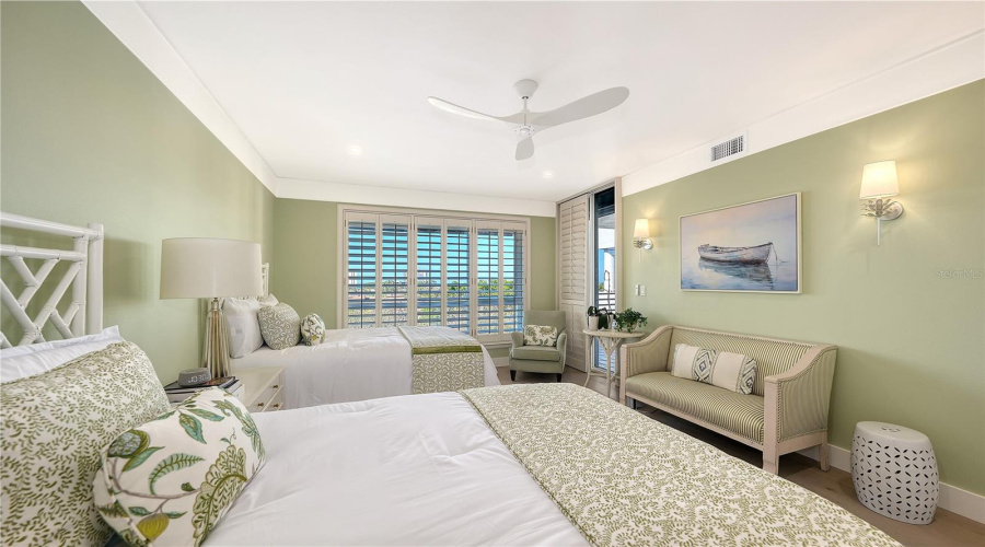 Longboat Key, Florida 34228, 3 Bedroom Bedrooms, ,3 Bathroombathrooms,Residential,For Sale,Harbourside,0,Mfra4685398