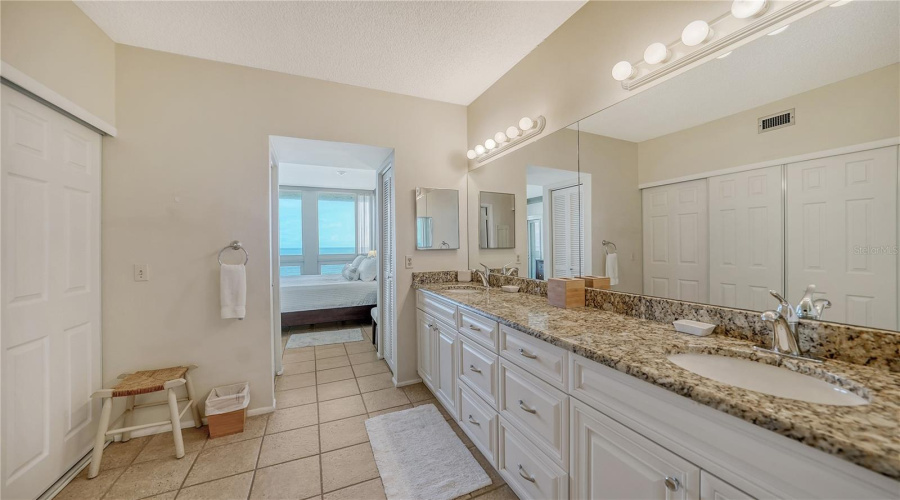 Longboat Key, Florida 34228, 2 Bedroom Bedrooms, ,2 Bathroombathrooms,Residential,For Sale,Gulf Of Mexico,0,Mfra4663883