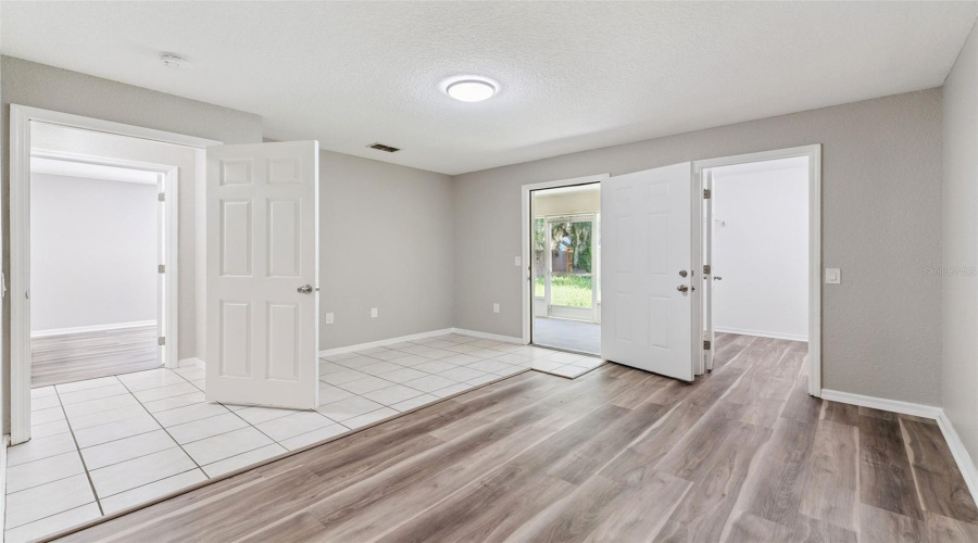 Lakeland, Florida 33810, 2 Bedroom Bedrooms, ,2 Bathroombathrooms,Residential,For Sale,Shirley,0,Mfro6436524