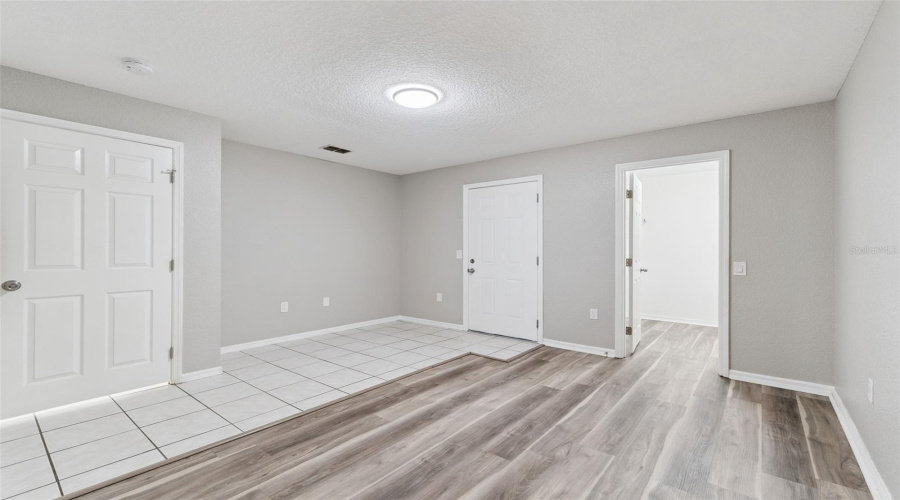 Lakeland, Florida 33810, 2 Bedroom Bedrooms, ,2 Bathroombathrooms,Residential,For Sale,Shirley,0,Mfro6436524
