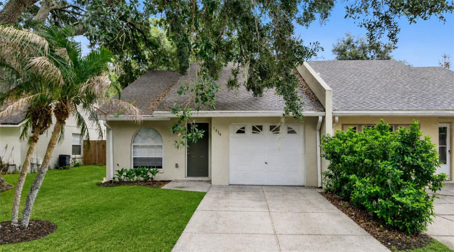 Lakeland, Florida 33810, 2 Bedroom Bedrooms, ,2 Bathroombathrooms,Residential,For Sale,Shirley,0,Mfro6436524