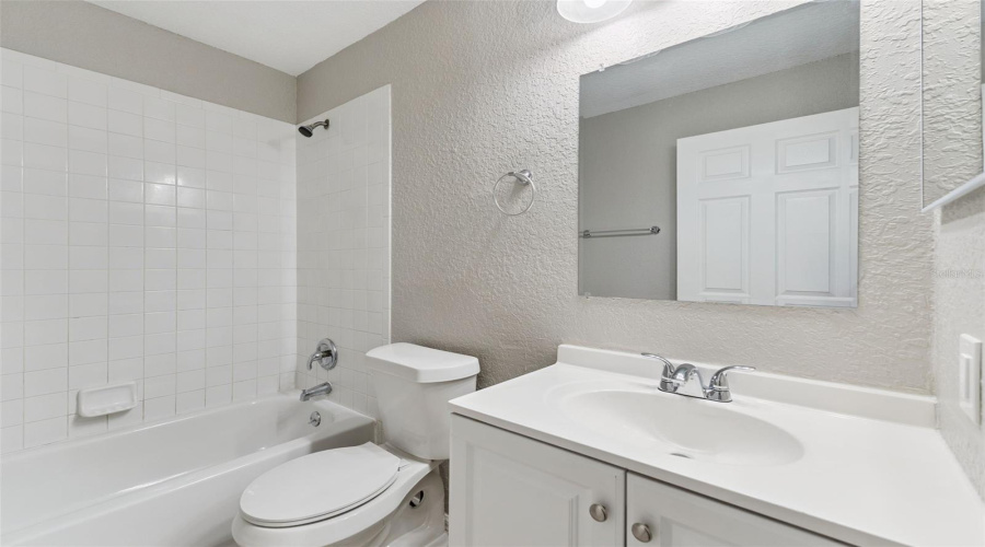 Lakeland, Florida 33810, 2 Bedroom Bedrooms, ,2 Bathroombathrooms,Residential,For Sale,Shirley,0,Mfro6436524