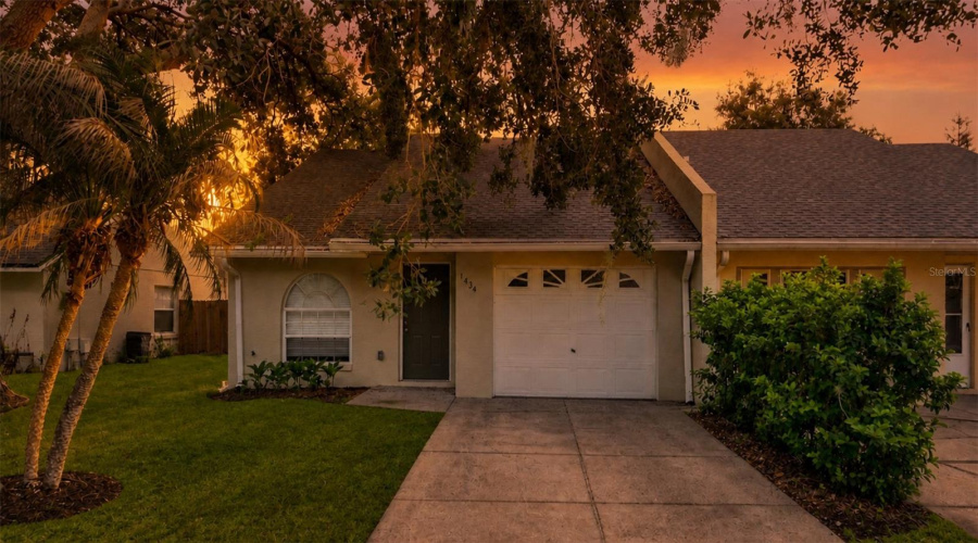 Lakeland, Florida 33810, 2 Bedroom Bedrooms, ,2 Bathroombathrooms,Residential,For Sale,Shirley,0,Mfro6436524