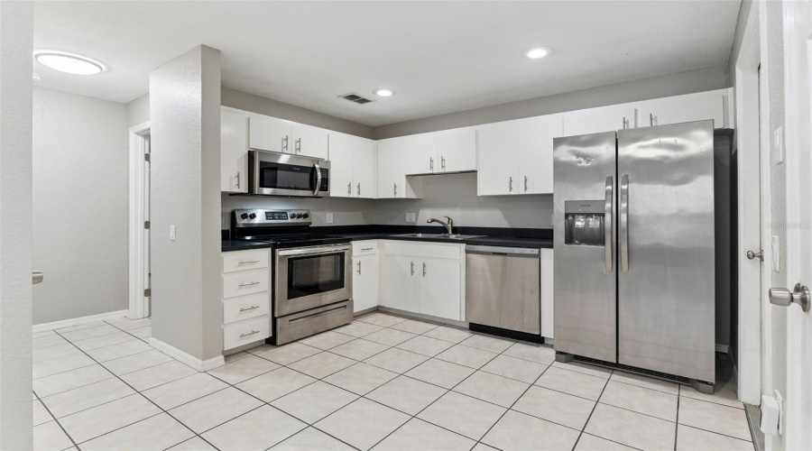 Lakeland, Florida 33810, 2 Bedroom Bedrooms, ,2 Bathroombathrooms,Residential,For Sale,Shirley,0,Mfro6436524