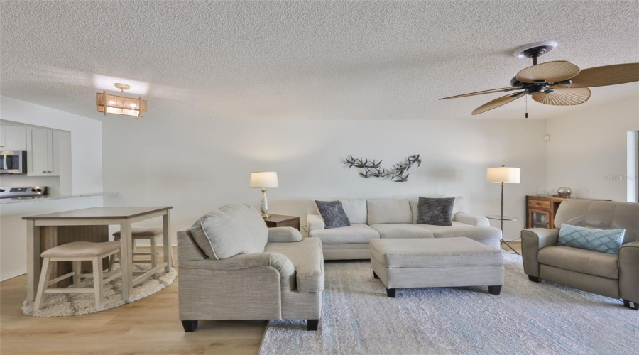 Bradenton, Florida 34210, 2 Bedroom Bedrooms, ,2 Bathroombathrooms,Residential,For Sale,Lakeside,0,Mfra4684388
