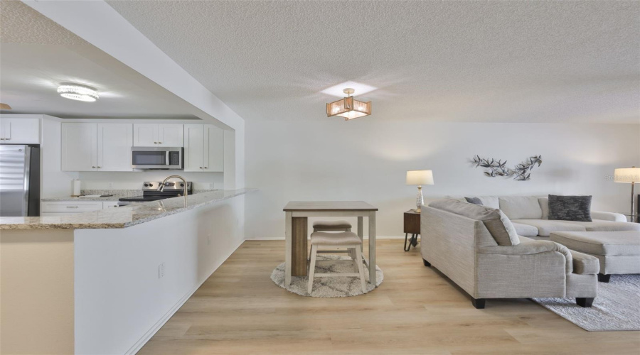 Bradenton, Florida 34210, 2 Bedroom Bedrooms, ,2 Bathroombathrooms,Residential,For Sale,Lakeside,0,Mfra4684388
