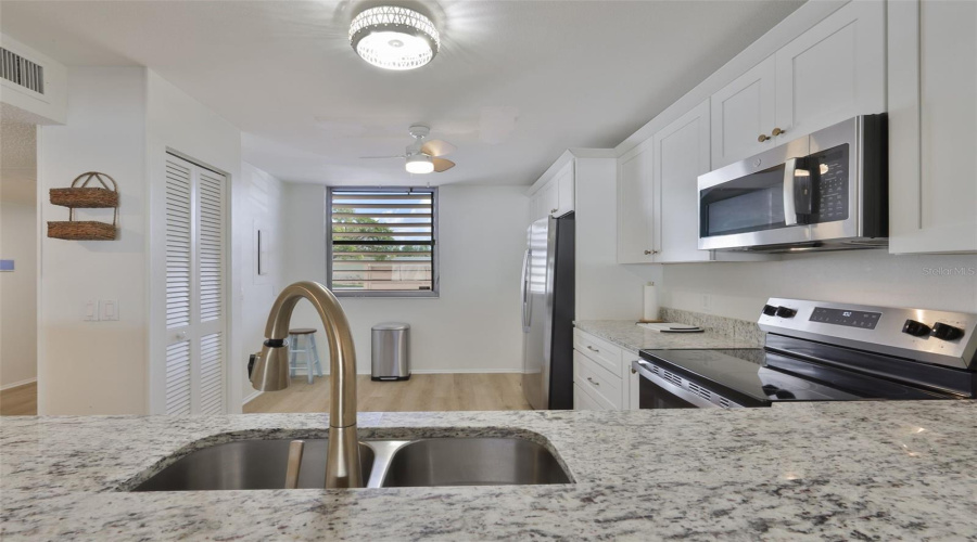 Bradenton, Florida 34210, 2 Bedroom Bedrooms, ,2 Bathroombathrooms,Residential,For Sale,Lakeside,0,Mfra4684388