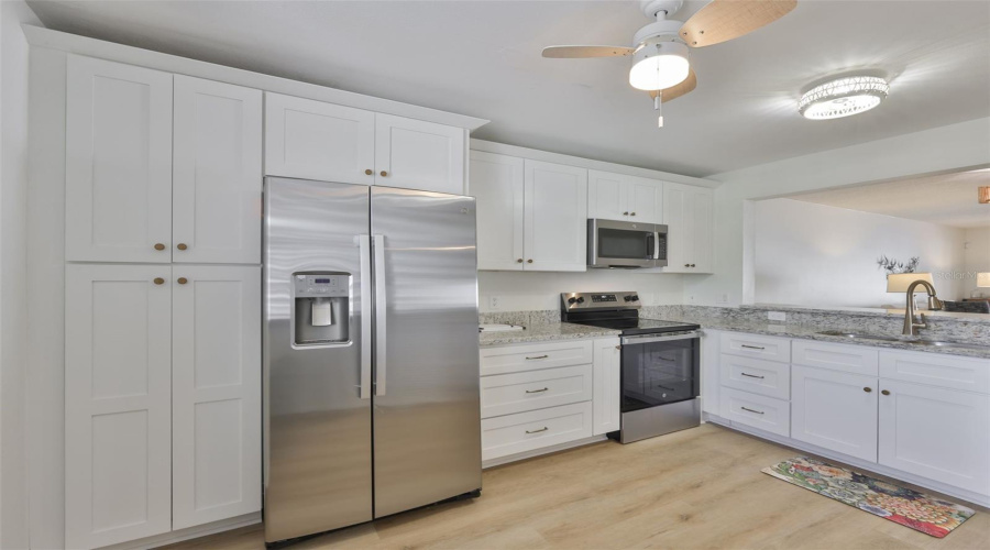 Bradenton, Florida 34210, 2 Bedroom Bedrooms, ,2 Bathroombathrooms,Residential,For Sale,Lakeside,0,Mfra4684388