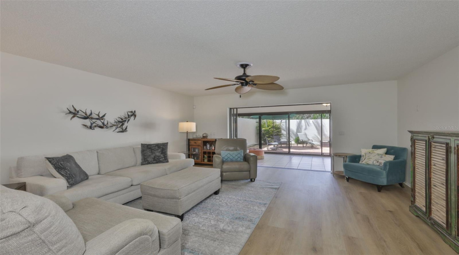 Bradenton, Florida 34210, 2 Bedroom Bedrooms, ,2 Bathroombathrooms,Residential,For Sale,Lakeside,0,Mfra4684388