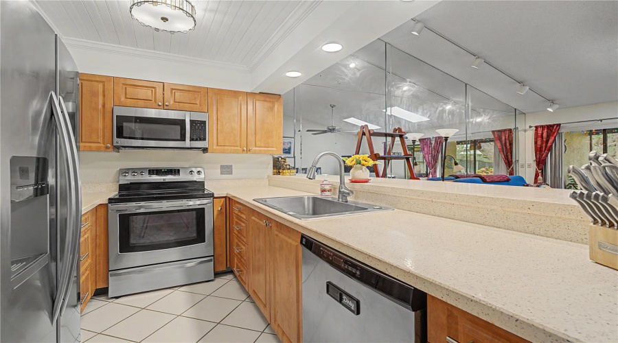 Tarpon Springs, Florida 34689, 2 Bedroom Bedrooms, ,2 Bathroombathrooms,Residential,For Sale,Palm,0,Mfrtb8525549