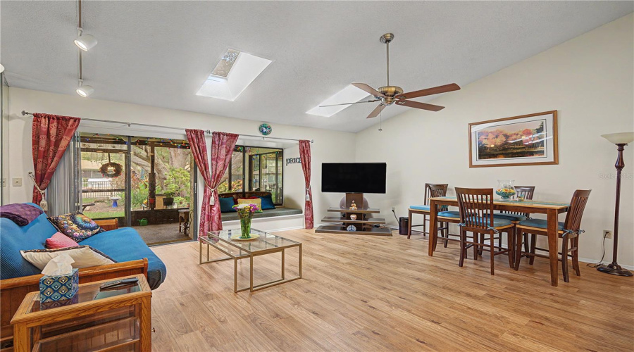 Tarpon Springs, Florida 34689, 2 Bedroom Bedrooms, ,2 Bathroombathrooms,Residential,For Sale,Palm,0,Mfrtb8525549