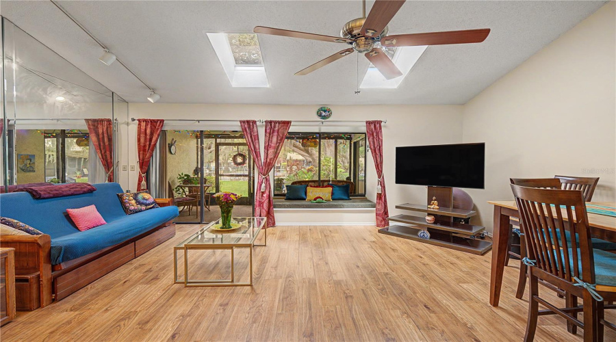 Tarpon Springs, Florida 34689, 2 Bedroom Bedrooms, ,2 Bathroombathrooms,Residential,For Sale,Palm,0,Mfrtb8525549