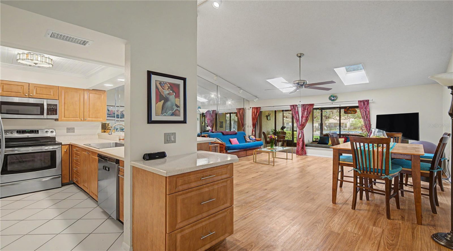 Tarpon Springs, Florida 34689, 2 Bedroom Bedrooms, ,2 Bathroombathrooms,Residential,For Sale,Palm,0,Mfrtb8525549