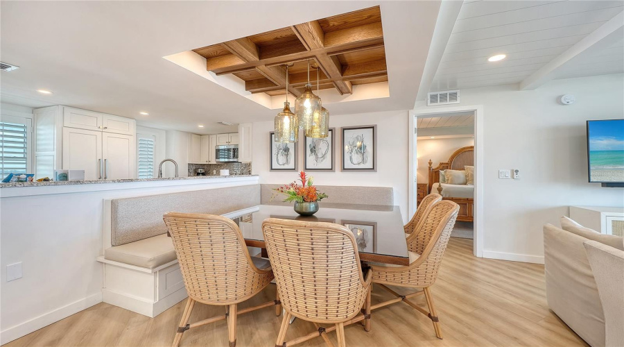 Sarasota, Florida 34242, 2 Bedroom Bedrooms, ,2 Bathroombathrooms,Residential,For Sale,Midnight Pass,0,Mfra4703664