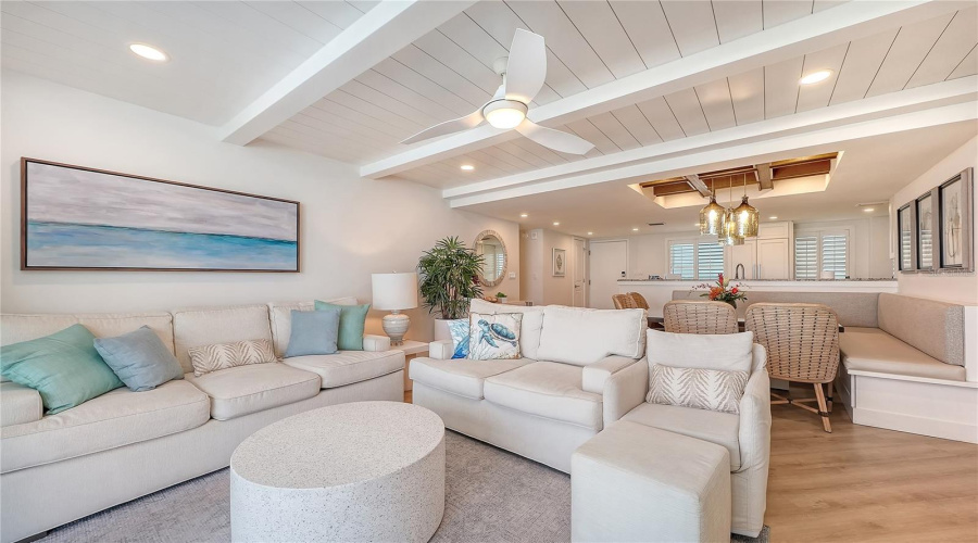 Sarasota, Florida 34242, 2 Bedroom Bedrooms, ,2 Bathroombathrooms,Residential,For Sale,Midnight Pass,0,Mfra4703664