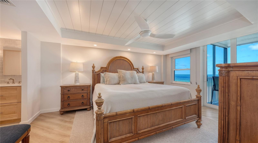 Sarasota, Florida 34242, 2 Bedroom Bedrooms, ,2 Bathroombathrooms,Residential,For Sale,Midnight Pass,0,Mfra4703664