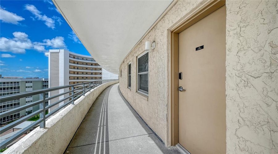 Sarasota, Florida 34242, 2 Bedroom Bedrooms, ,2 Bathroombathrooms,Residential,For Sale,Midnight Pass,0,Mfra4703664