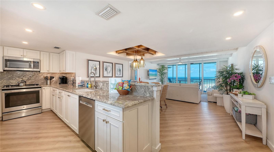Sarasota, Florida 34242, 2 Bedroom Bedrooms, ,2 Bathroombathrooms,Residential,For Sale,Midnight Pass,0,Mfra4703664